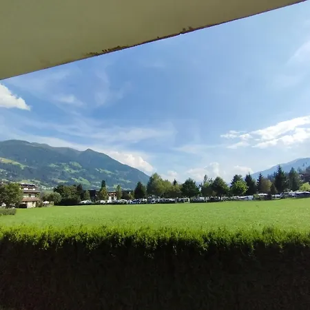 Julian Apartmán *